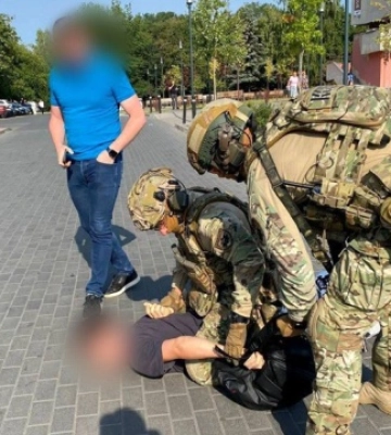 Вистрелив 6 разів: стрільця по ТЦК у Луцьку підозрюють у замаху на вбивство військовослужбовця 