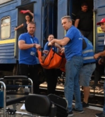 Закарпаття зустріло евакуаційний потяг із Краматорська