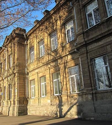Реставрація Миколаївської гімназії №2 затримується: завершення робіт перенесли на 2025 рік