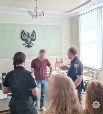 В Черниговский городской совет &quot;ворвались люди с автоматами&quot;: и.о. городского головы заявил о давлении