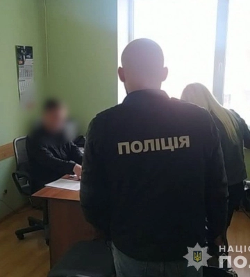 У Сумах судитимуть чиновника мерії за розпил на закупівлі форми та монокулярів військовим