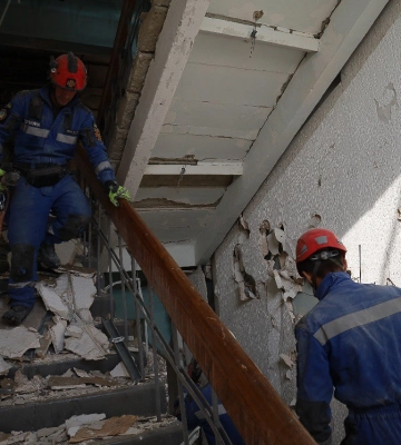 Рятувальники показали зруйнований балістикою Інститут зв’язку у Полтаві