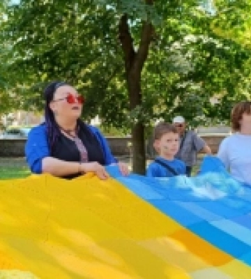У Луцьку встановлять рекорд України, розгорнувши найбільший вʼязаний прапор