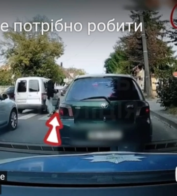 Водії у Рівному знімають номерні знаки, щоби їх не штрафували (ФОТО)