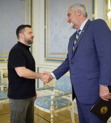 Зеленський у зустрівся з губернатором штату Індіана, підписано меморандум про співпрацю з Житомирщиною. ФОТО