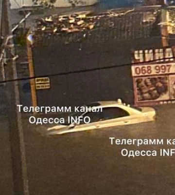 В Одессе из-за ливня плавают автомобили: фото, видео