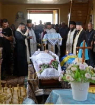 У Володимирській громаді попрощались із 34-річним солдатом Олексієм Сіряченком. ФОТО