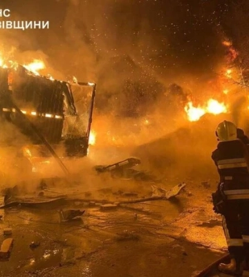 Атака дронів на Львівщину: згоріли вантажівки (фото, відео)