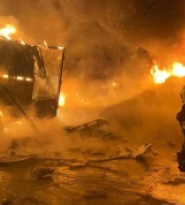 Окупанти атакували Львівщину «шахедами»: загорілися вантажівки