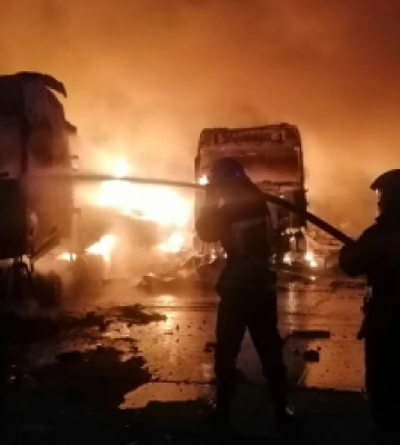Через падіння збитих російських дронів поблизу Львова зайнялася пожежа (ФОТО, ВІДЕО)