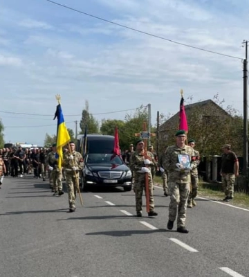 На Закарпатті  провели в останню путь Героя - прикордонника