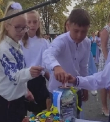 У ліцеї на Рівненщині відмовилися від квітів на День знань і донатили на маскувальні сітки
