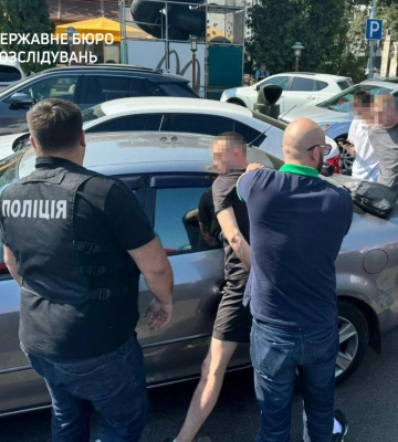 Двоє військових втекли зі служби та вирішили підзаробити на ухилянтах