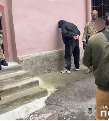 Погрози і вимагання понад 200 тисяч «боргу»: на Тернопільщині повідомили про підозру кримінальному авторитету та двом його&amp;hellip;