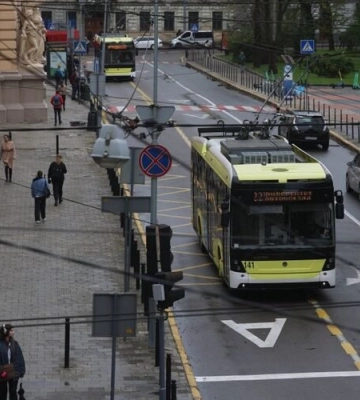 З понеділка у Львові ремонтуватимуть тротуар на Університетській