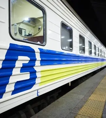 Укрзалізниця повідомила про знеструмлення у Львівській області після обстрілу РФ, поїзди відправляються з затримками