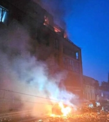 У Львові прогриміли вибухи, внаслідок ворожої атаки пошкоджено житлові будинки. Фото