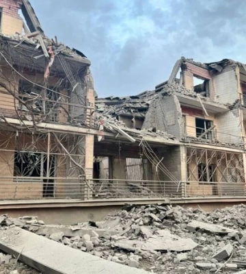 Окупанти влучили ракетою в готель у Кривому Розі (фото, відео)