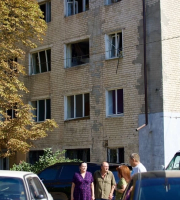 Понівечено 30 багатоповерхівок, дитячий садочок та 27 магазинів: інформація про обстріл Павлограда