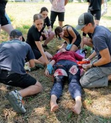 У Полтаві вшановують жертв російського обстрілу інституту зв’язку