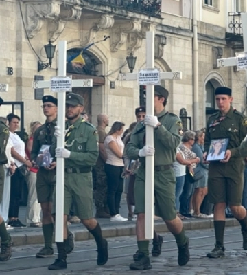 У Львові прощаються із родиною Базилевичів, яких вбили росіяни під час обстрілу