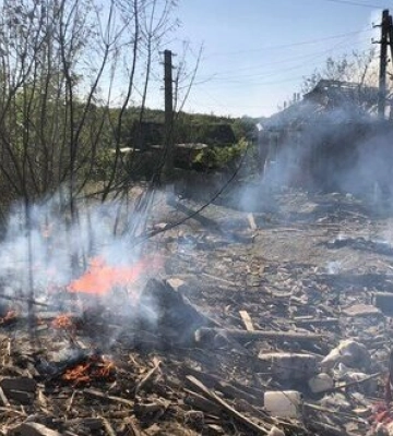 Оккупанты ударили КАБами по поселку на Сумщине. Погиб человек, четверо ранены, среди них 15-летняя девушка. ФОТО