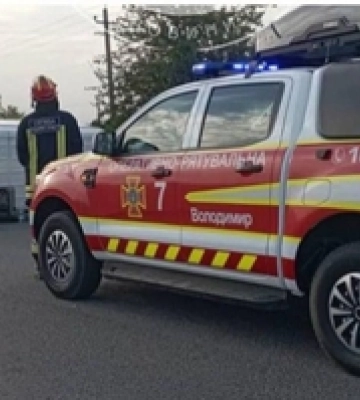 На Волині вантажівка в’їхала в легковик: четверо осіб госпіталізували