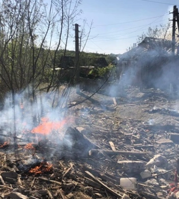 Росіяни вдарили КАБами по селищу на Сумщині: загинула людина, четверо поранених