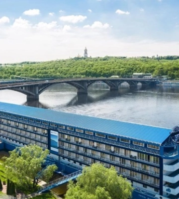 У Києві шахрай заволодів судном Готель Баккара