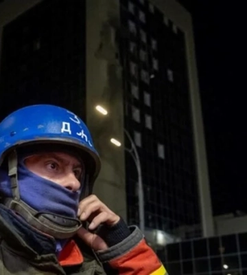 Уламки російського безпілотника впали у дворі житлового будинку в Києві (оновлено)