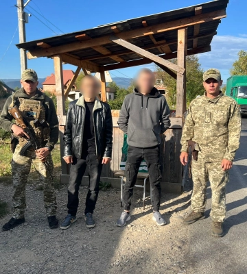 Чотирьох чоловіків, які планували «в борг» перепливати Тису затримали прикордонники