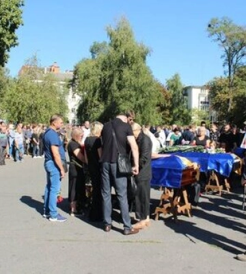 У Полтаві прощаються з шістьма загиблими від ракетного обстрілу 3 вересня