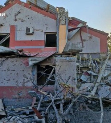 Наслідки російських ударів КАБами по Харкову та Малій Данилівці: 5 постраждалих, спалахнули пожежі, пошкоджено понад 10 будинків. ФОТОрепортаж