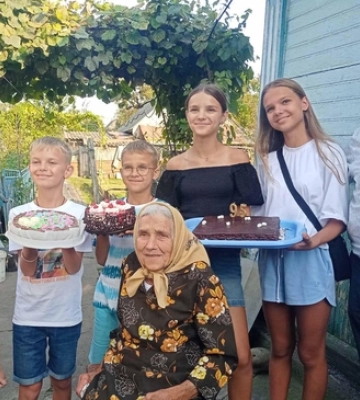Святкували всією родиною: на Волині привітали довгожительку з 95-річчям 