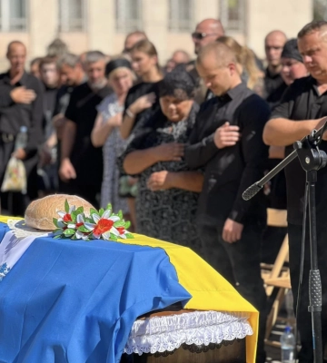 Із шістьма жертвами ракетного удару попрощалися у Полтаві