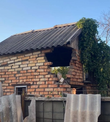 Обстріли Дніпропетровщини за добу: є загибла та поранені, пошкоджено будинки, інфраструктуру