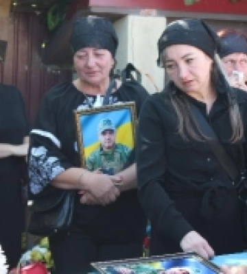 У Березнівській громаді попрощалися із загиблим захисником Сергієм Семеновичем