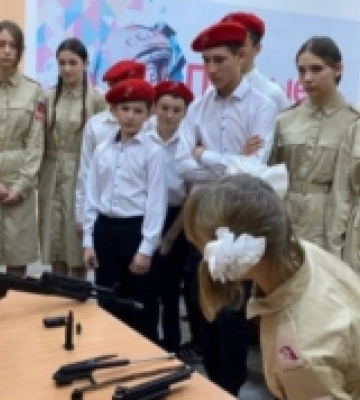 Вперед у минуле: Окупанти запроваджують примусову шкільну уніформу на окупованих територіях Херсонщини
