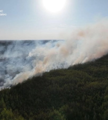 У Рівному рятувальники швидко ліквідували пожежу на складі