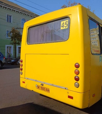 ДТП біля Рівного: мотоцикліст зіткнувся з кросовером (ВІДЕО)