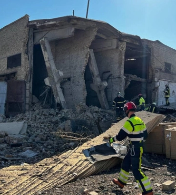 У Києві на підприємстві стався вибух, під завалами можуть бути люди