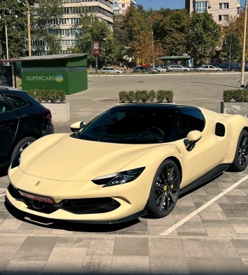 В Киеве появился новый 830-сильный суперкар Ferrari за $340 000 