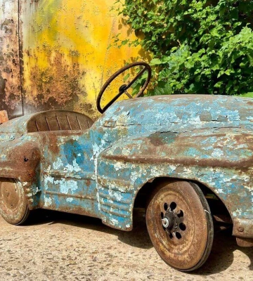 Вночі у Дніпрі підпалили автомобіль ЗСУ