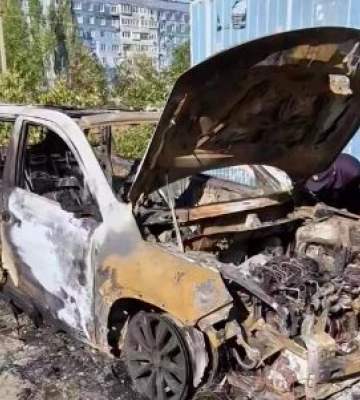 Вночі у Дніпрі підпалили автомобіль ЗСУ