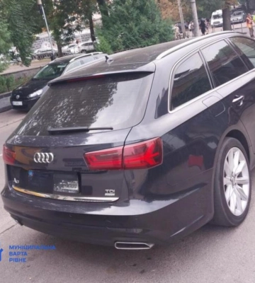 У Рівному оштрафували водіїв, які припарковували автівки з порушенням ПДР