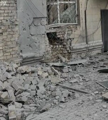Шість людей постраждали внаслідок скидання росіянами вибухівки на маршрутку в Херсоні