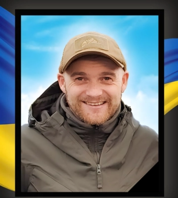 Весільний коровай розділили на цвинтарі: на Волині попрощались із Героєм Едуардом Вовчуком