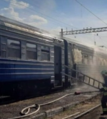 На Закарпатті загорівся вагон приміського потягу (ФОТО)
