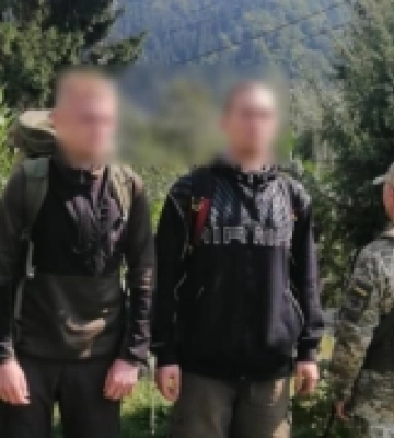 На Закарпатті у горах виявили чоловіків, які тиждень блукали у пошуках кордону з Румунією
