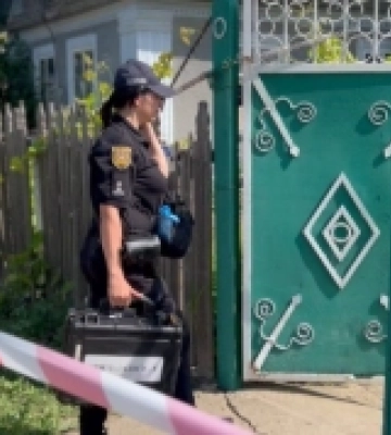 Завершили розслідування справи щодо жителя Одеського району, який до смерті побив співмешканку через розмову з односельцем